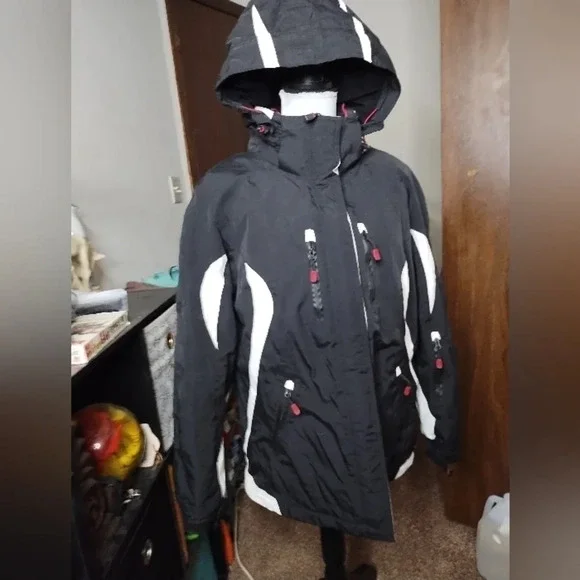 Like New Women's Calvin Klein Performance Winter Jacket - Picture 8 of 9